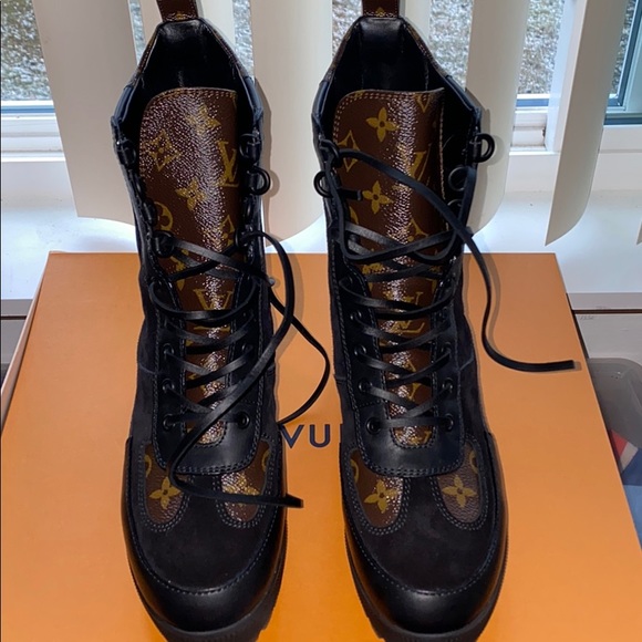 LV Laureate Desert Boots